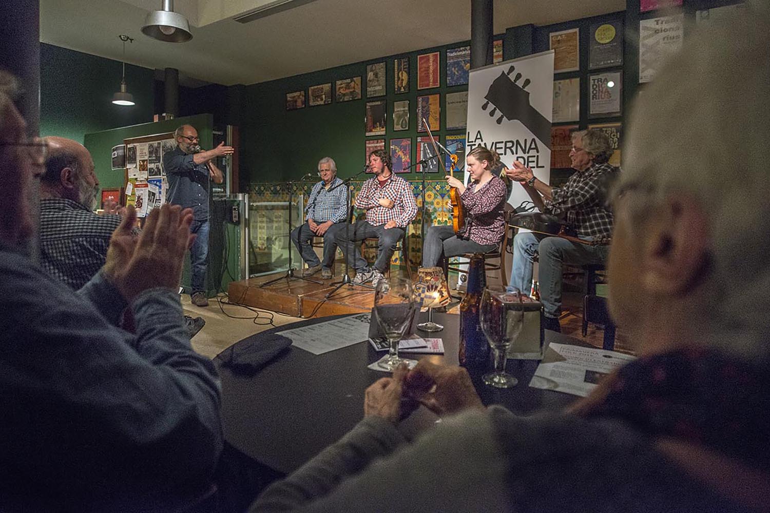 BARCELONA. 20.04.2016Concert de Josep Casadevall y Christian Simelio al Bar del CAT Centre Artesà Tradicionàrius. FOTO FERRAN SENDRA