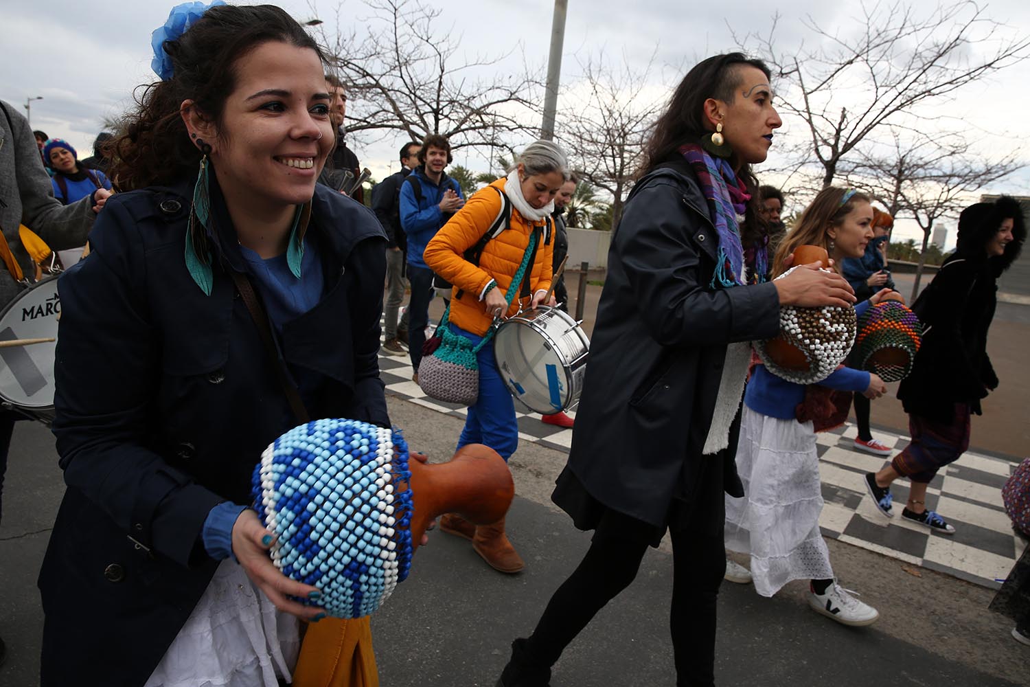 BARCELONA 02/02/2019 ICULT CERCAVILA DEL GRUPO BRASILEÑO MARACATU MANDACARU EN LA PLAYA DE LLEVANT Y LAS CALLES DEL POBLE NOU FOTO ELISENDA PONS