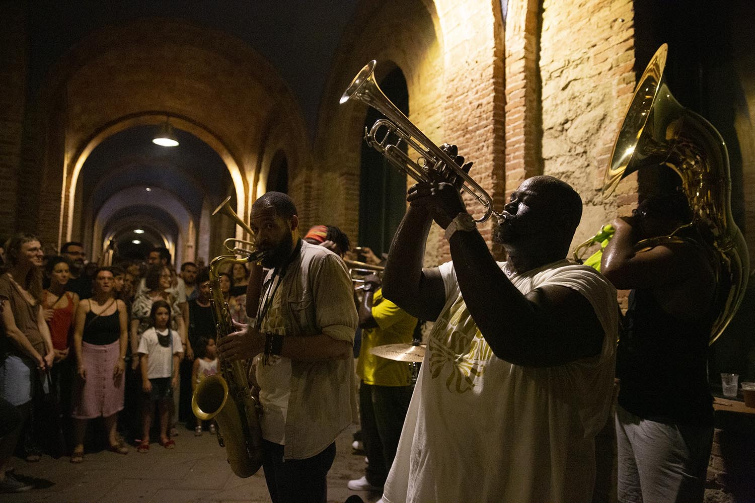 BARCELONA 07/07/2019 ICULT ACTUACION DEL GRUPO HOT 8 BRASS BAND DENTRO DELCICLO ESTIU AL PATI EN LA SEU DEL DISTRICTE DE NOU BARRIS FOTO ELISENDA PONS