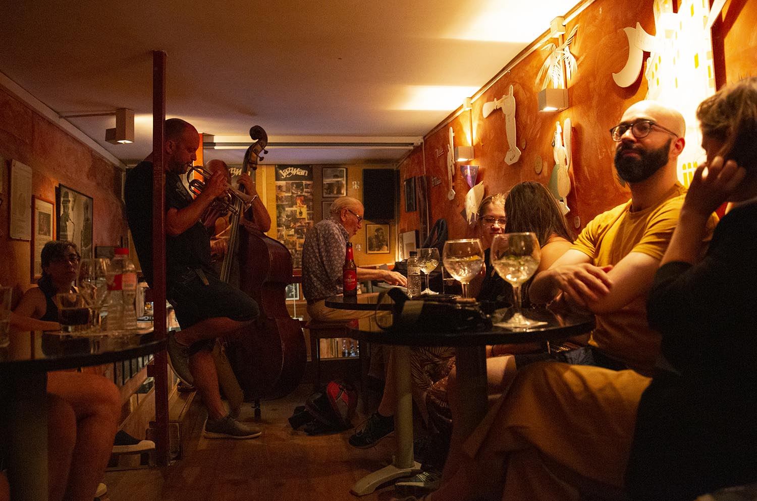 BARCELONA 15/07/2019 ICULT OTROS ESCENARIOS POSIBLES PERE FARRE Y SU TRIO EN EL MINUSCULO JAZZMAN JAZZ CLUB FOTO DE ELISENDA PONS