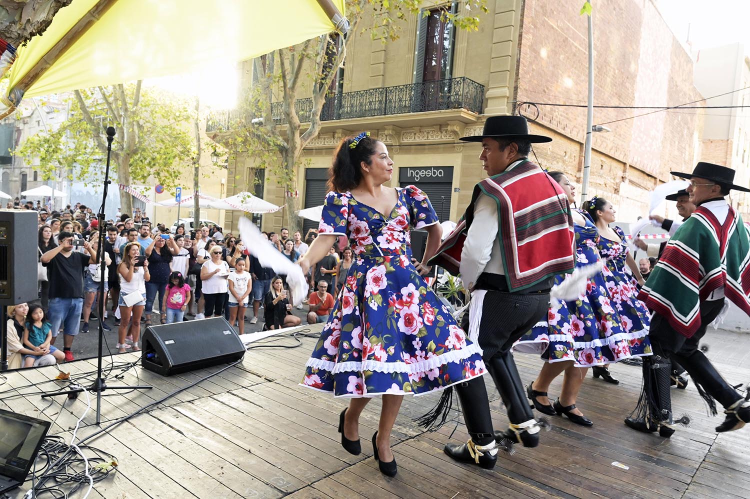 Barcelona. 15.09.2019. Icult. Celebración de las fiestas patrias chilenas con actuaciones diversas en el Poblenou coincidiendo con las fiestas del barrio. Fotografía de Jordi Cotrina
