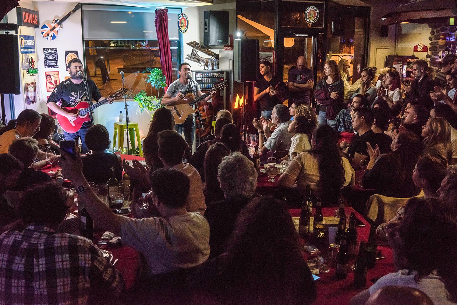 Barcelona 24/10/2019 Actuación del dúo argentino Orellana Lucca en el bar Almirall. FOTÓGRAFO SERGI CONESA