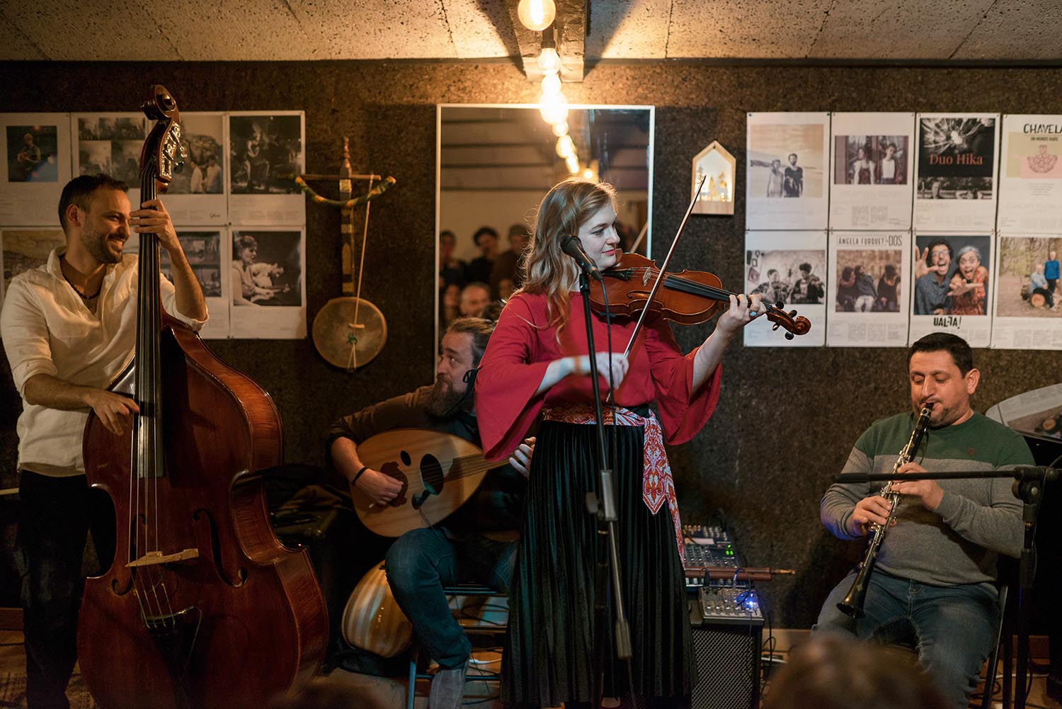 Barcelona 25/01/2020. Actuación del grupo Ombra Music en una casa particular de Les Planes. FOTÓGRAFO SERGI CONESA