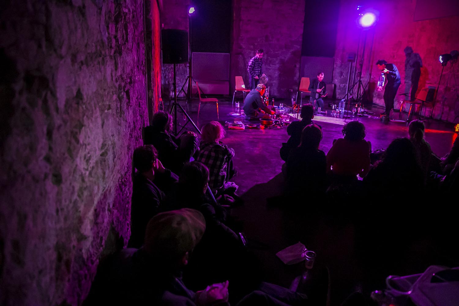Barcelona ( Barcelones) 03.02.2017. ICult. "Otros Escenarios". Concierto de Marc Egea-Finis Africae, en el convento de Sant Agusti. 170203 EX 0183 en la foto: Concierto de Marc Egea Finis- Africae, en la sala noble del Convent de sant Agusti, como otro escenario. FOTO: PUIG, JOAN