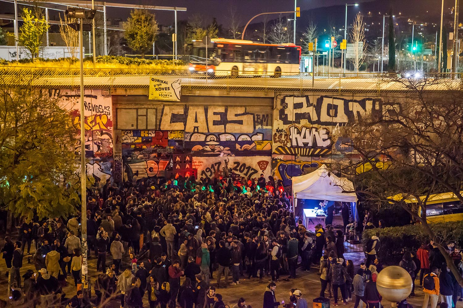 OTROS ESCENARIOS POSIBLESFIESTA REGGE EN LA PLAZA BOTTICELLI EN HORTAFOTO MARTI FRADERA