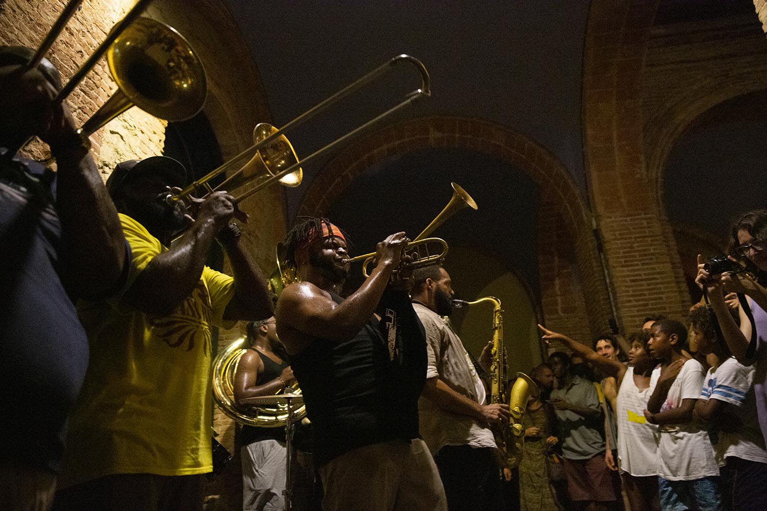 BARCELONA 07/07/2019 ICULT ACTUACION DEL GRUPO HOT 8 BRASS BAND DENTRO DELCICLO ESTIU AL PATI EN LA SEU DEL DISTRICTE DE NOU BARRIS FOTO ELISENDA PONS