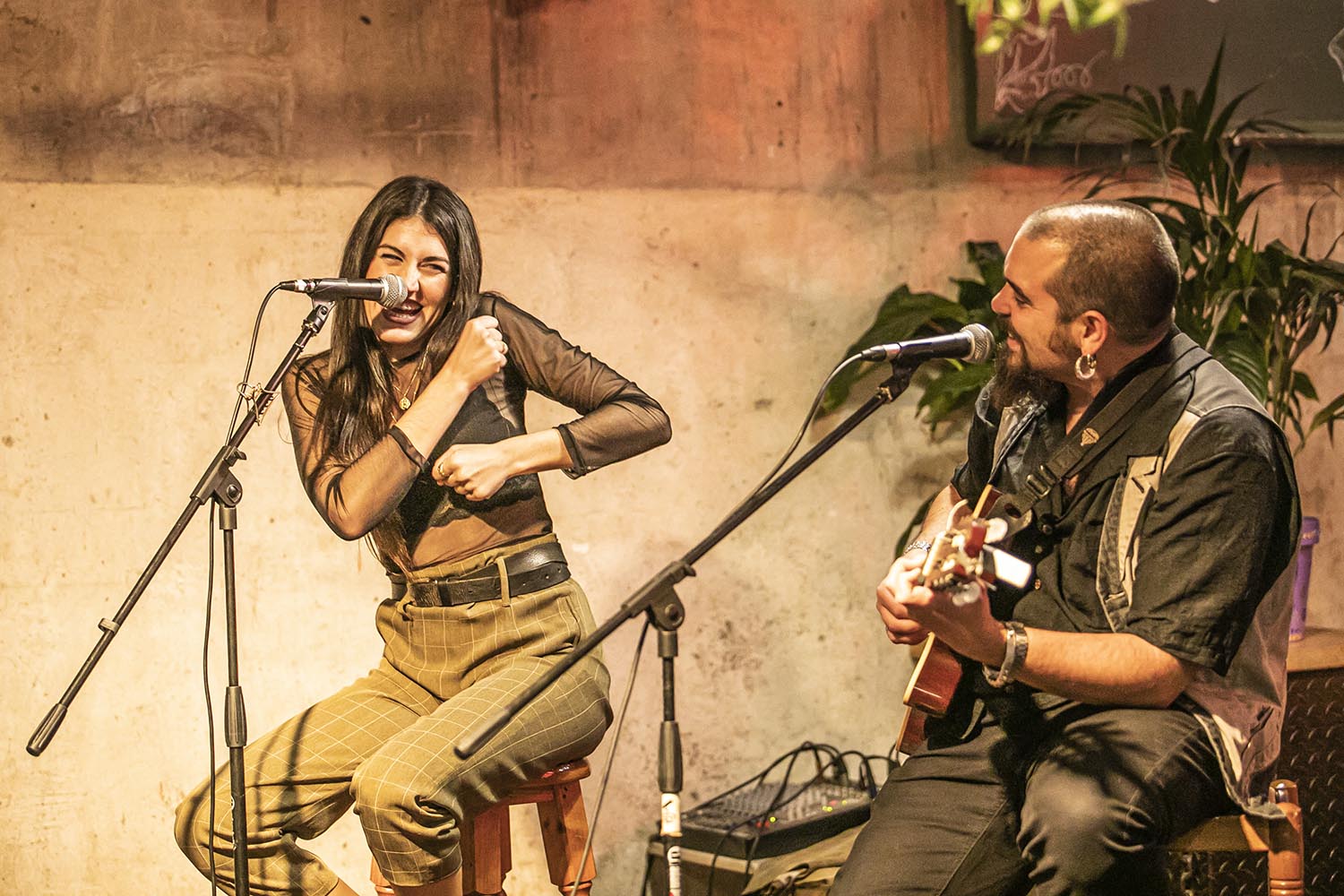 OTROS ESCENARIOS POSIBLES
ICULT
29-11-2020

DUO DE LA CARMELA
BAR SAGRADES TANNINES
BARCELONA

DANI FELICES GUITARRA
VOZ QUERALT LAHOZ

FOTO MARTI FRADERA