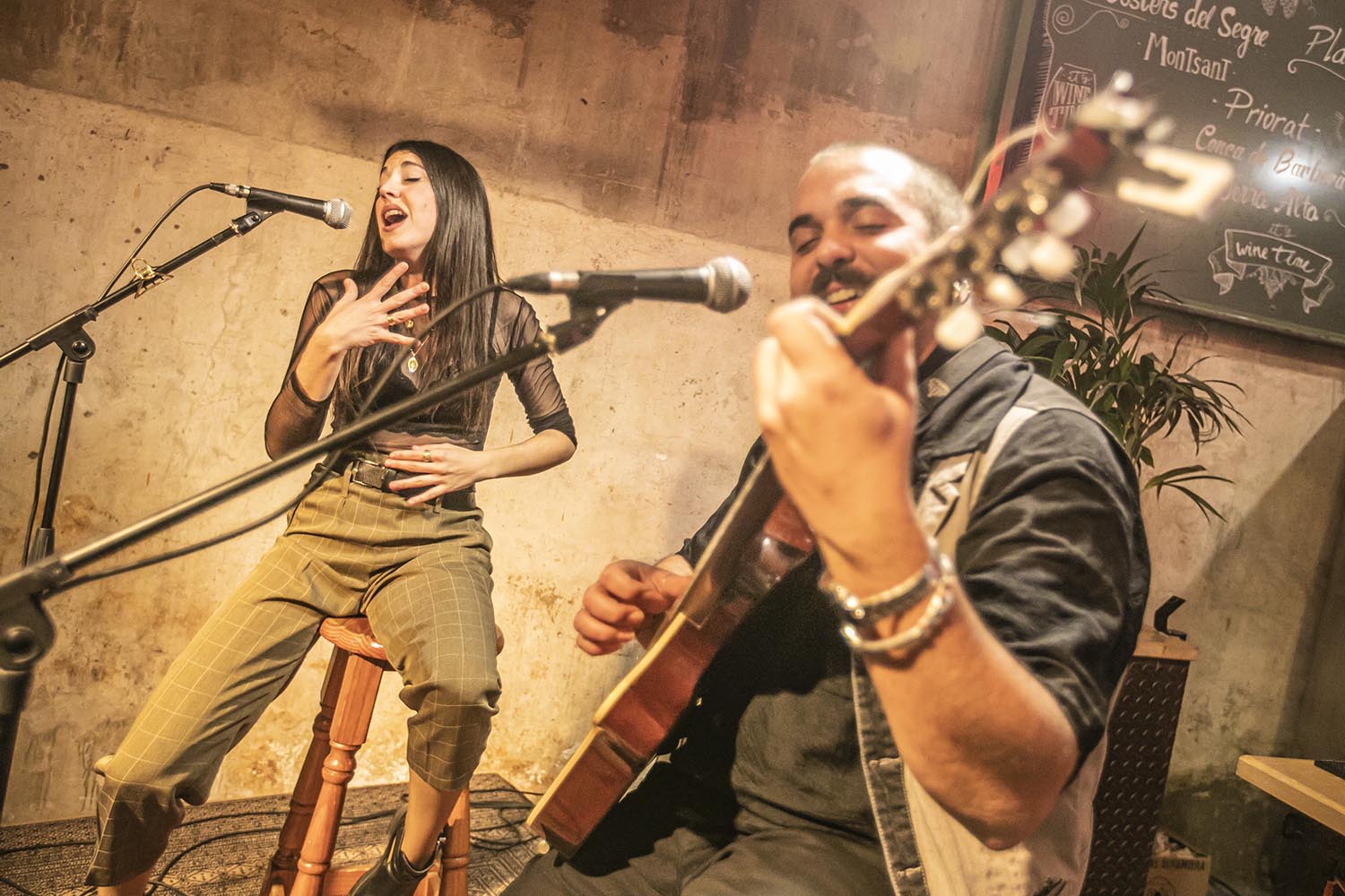 OTROS ESCENARIOS POSIBLES
ICULT
29-11-2020

DUO DE LA CARMELA
BAR SAGRADES TANNINES
BARCELONA

DANI FELICES GUITARRA
VOZ QUERALT LAHOZ

FOTO MARTI FRADERA