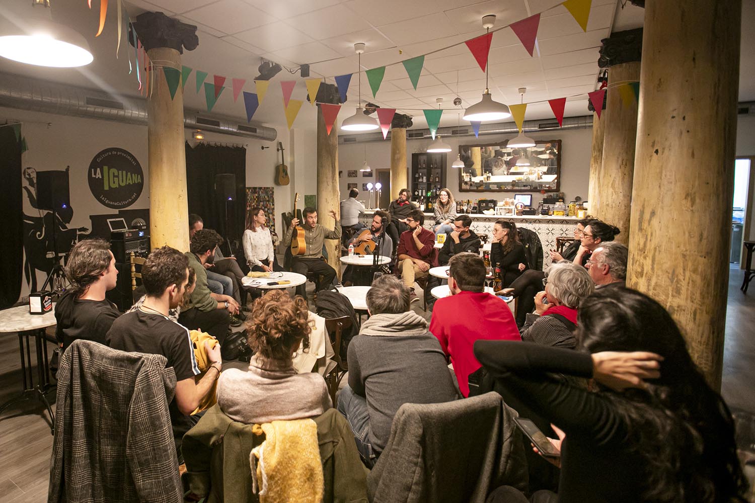 OTROS ESCENARIOS POSIBLES
ICULT 24 ENERO 2020
TERTULIA MUSICADA DEL GRUPO SEWARD EN EL BAR LA IGUANA DE SANTS - BARCELONA
FOTO MARTI FRADERA