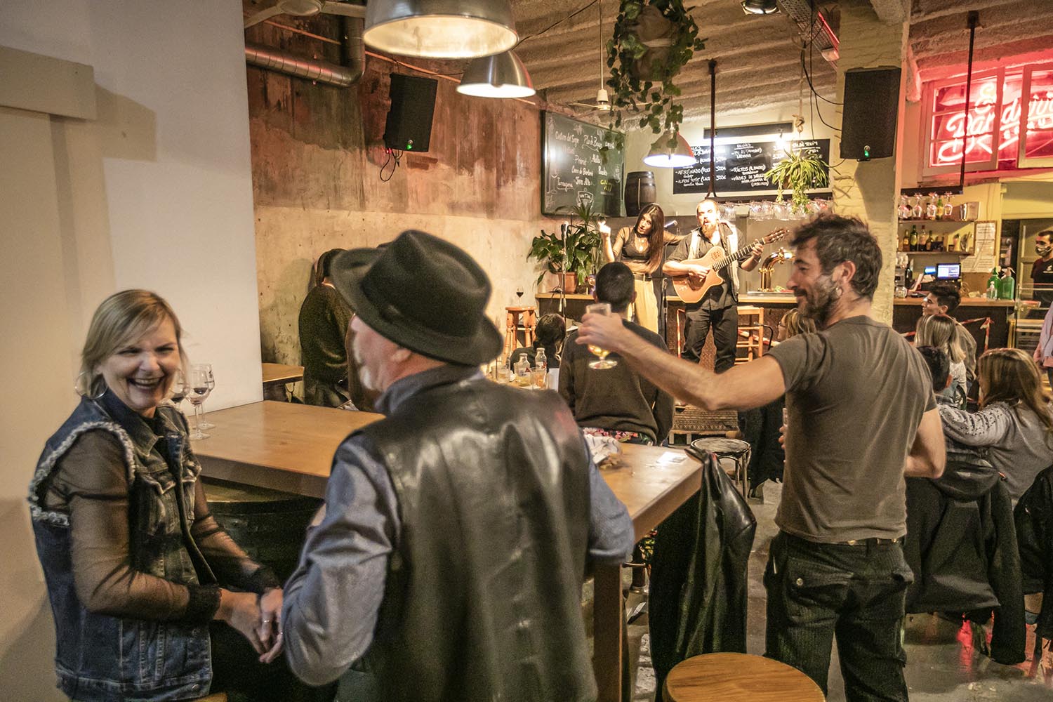 OTROS ESCENARIOS POSIBLES
ICULT
29-11-2020

DUO DE LA CARMELA
BAR SAGRADES TANNINES
BARCELONA

DANI FELICES GUITARRA
VOZ QUERALT LAHOZ

FOTO MARTI FRADERA