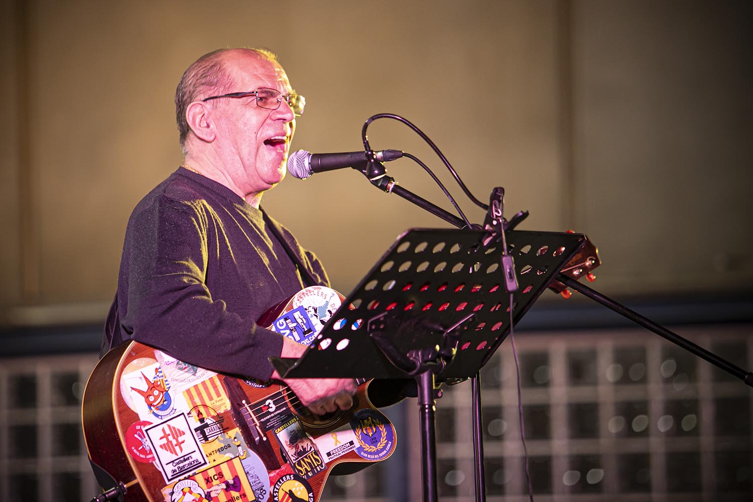 ICULT
02-10-2020
ACTUACION MIQUEL DEL ROIG EN EL PATI DEL CASINET DE HOSTAFRANCS DENTRO DE LA FIESTA MAYOR DEL BARRIO
FOTO MARTI FRADERA