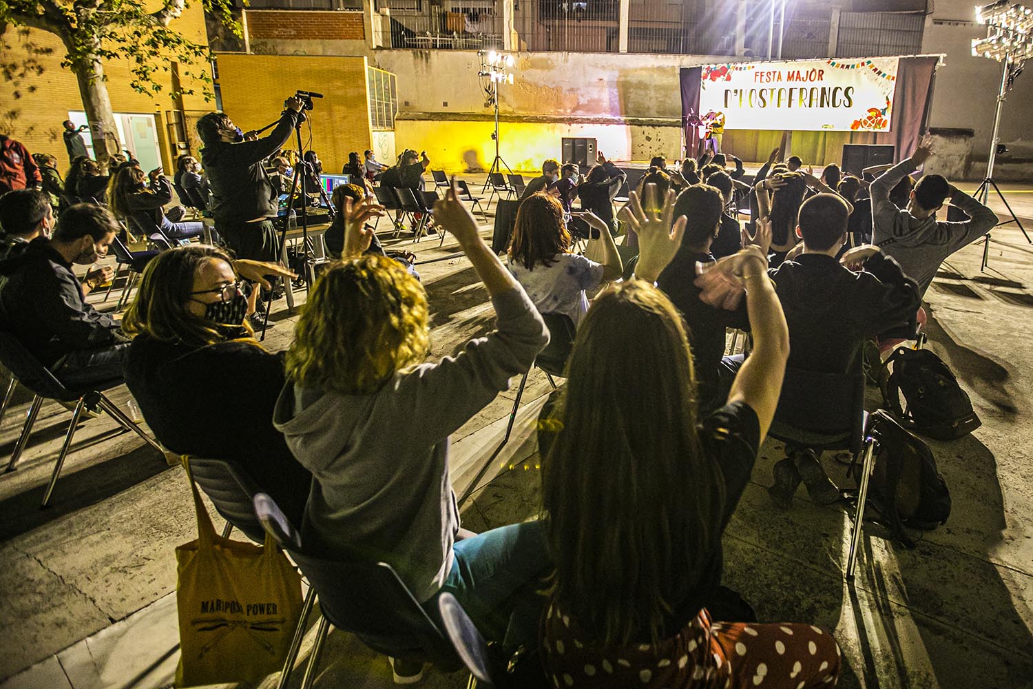 ICULT
02-10-2020
ACTUACION MIQUEL DEL ROIG EN EL PATI DEL CASINET DE HOSTAFRANCS DENTRO DE LA FIESTA MAYOR DEL BARRIO
FOTO MARTI FRADERA