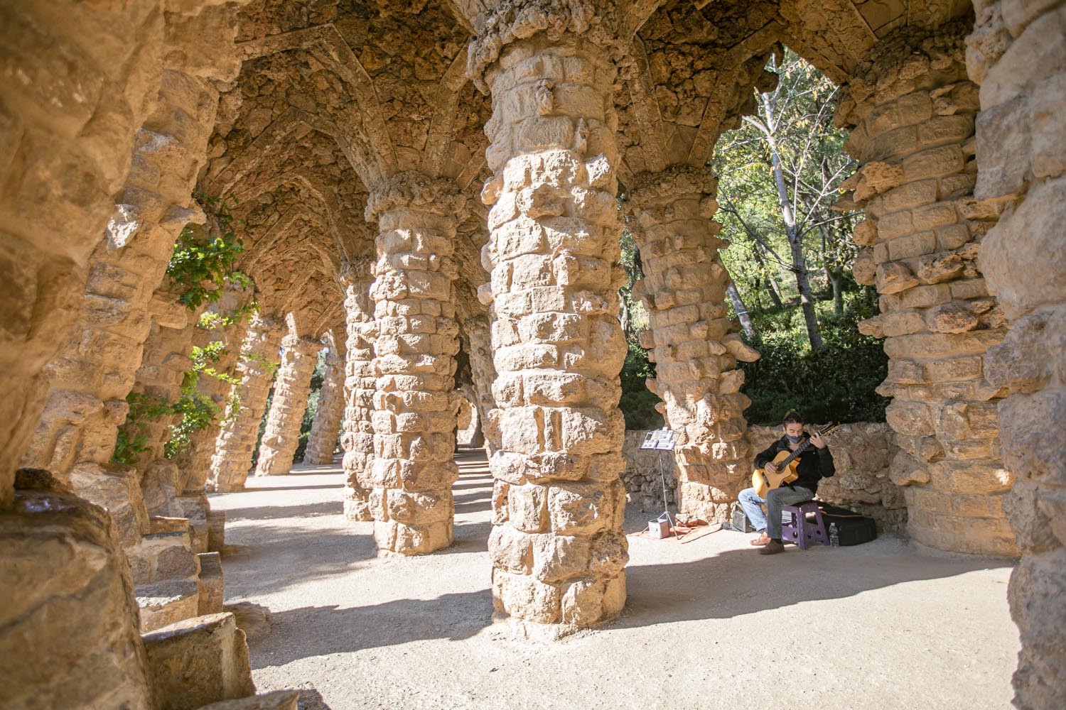 ICULT
OTROS ESCENARIOS POSIBLES
31-10-2020

OMAR MORALES 
ACTUACION GUITARRA CLASICA EN EL PARK GUELL DE BARCELONA

FOTO MARTI FRADERA