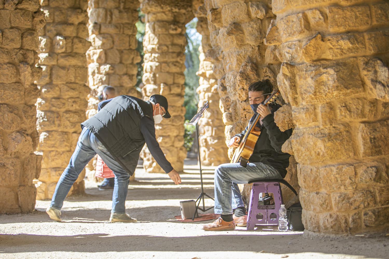 ICULTOTROS ESCENARIOS POSIBLES31-10-2020OMAR MORALES ACTUACION GUITARRA CLASICA EN EL PARK GUELL DE BARCELONAFOTO MARTI FRADERA