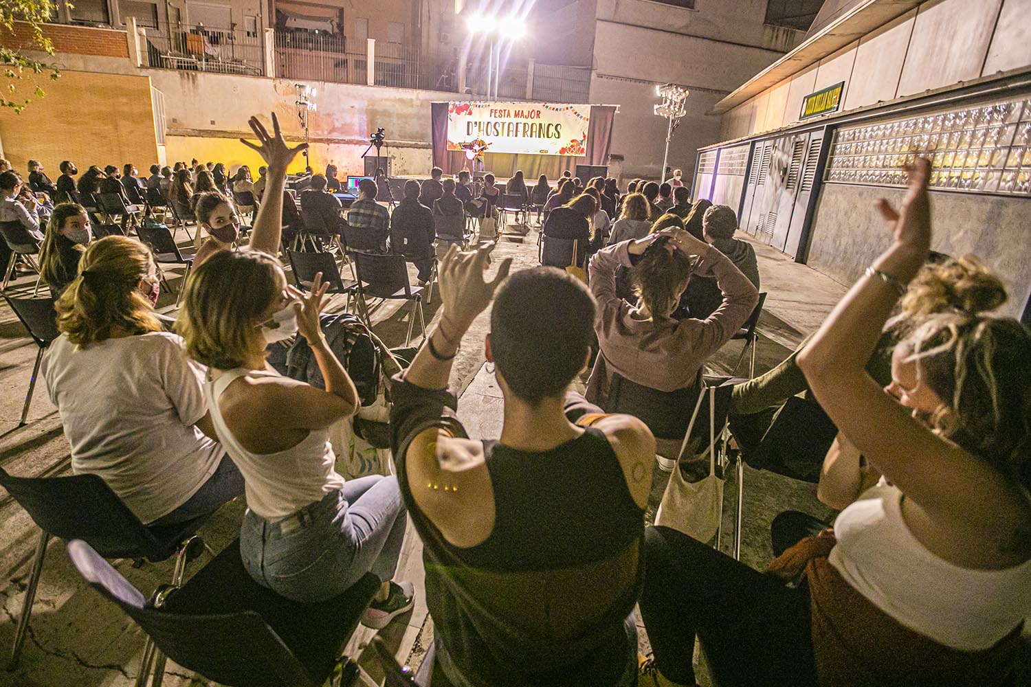 ICULT
02-10-2020
ACTUACION MIQUEL DEL ROIG EN EL PATI DEL CASINET DE HOSTAFRANCS DENTRO DE LA FIESTA MAYOR DEL BARRIO
FOTO MARTI FRADERA