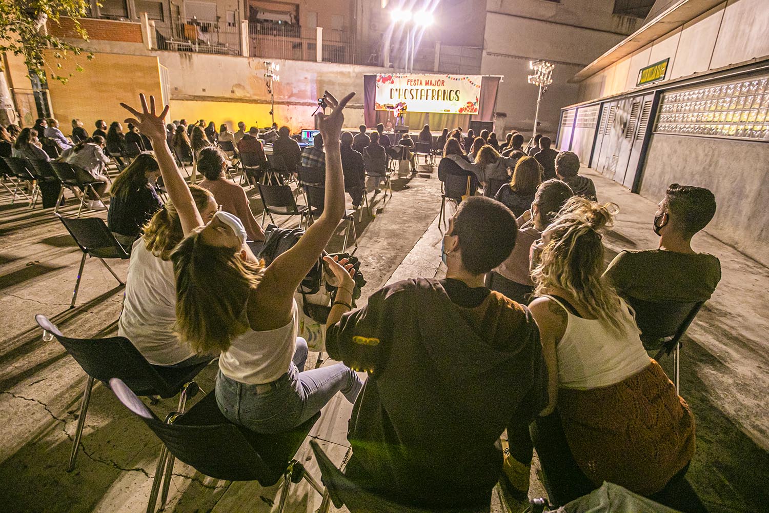 ICULT
02-10-2020
ACTUACION MIQUEL DEL ROIG EN EL PATI DEL CASINET DE HOSTAFRANCS DENTRO DE LA FIESTA MAYOR DEL BARRIO
FOTO MARTI FRADERA