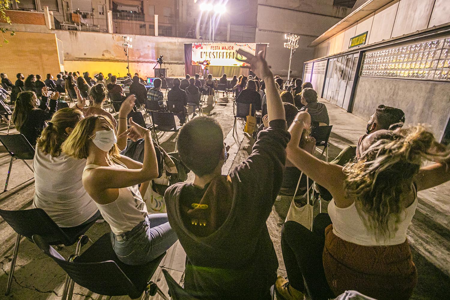 ICULT
02-10-2020
ACTUACION MIQUEL DEL ROIG EN EL PATI DEL CASINET DE HOSTAFRANCS DENTRO DE LA FIESTA MAYOR DEL BARRIO
FOTO MARTI FRADERA