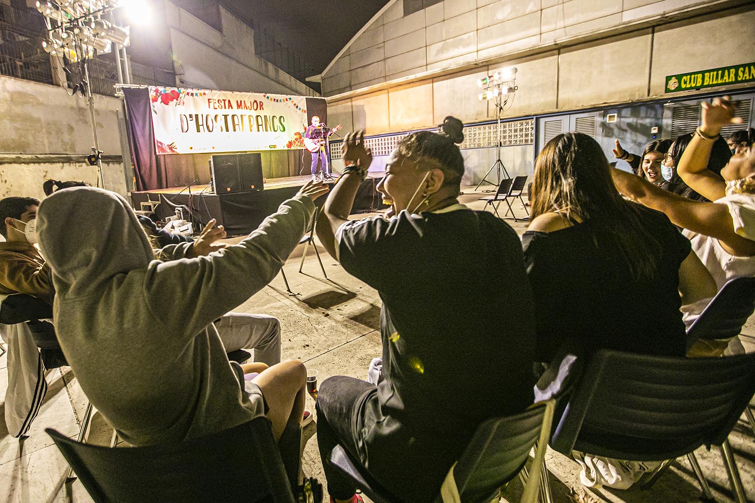 ICULT
02-10-2020
ACTUACION MIQUEL DEL ROIG EN EL PATI DEL CASINET DE HOSTAFRANCS DENTRO DE LA FIESTA MAYOR DEL BARRIO
FOTO MARTI FRADERA