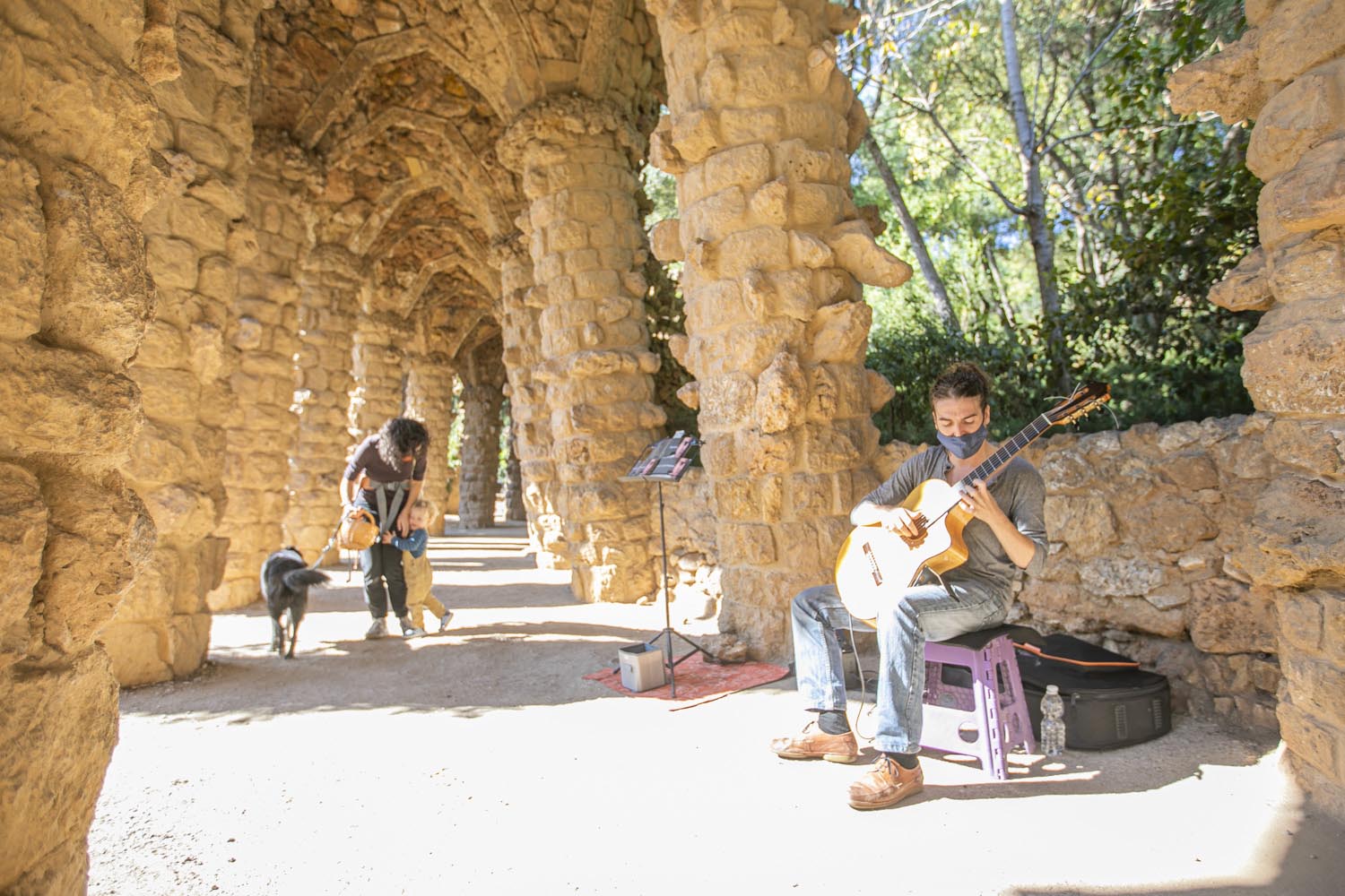 ICULT
OTROS ESCENARIOS POSIBLES
31-10-2020

OMAR MORALES 
ACTUACION GUITARRA CLASICA EN EL PARK GUELL DE BARCELONA

FOTO MARTI FRADERA