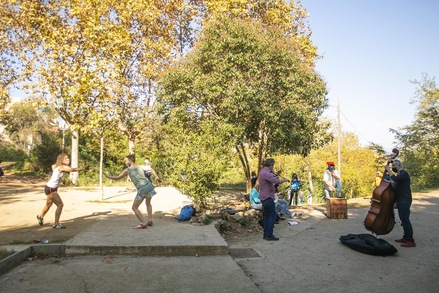 OTROS ESCENARIOS
ICULT
01-11-2020

GRUPO DE MUSICOS TOCAN EN FONT DEN FARGUES

FOTO MARTI FRADERA