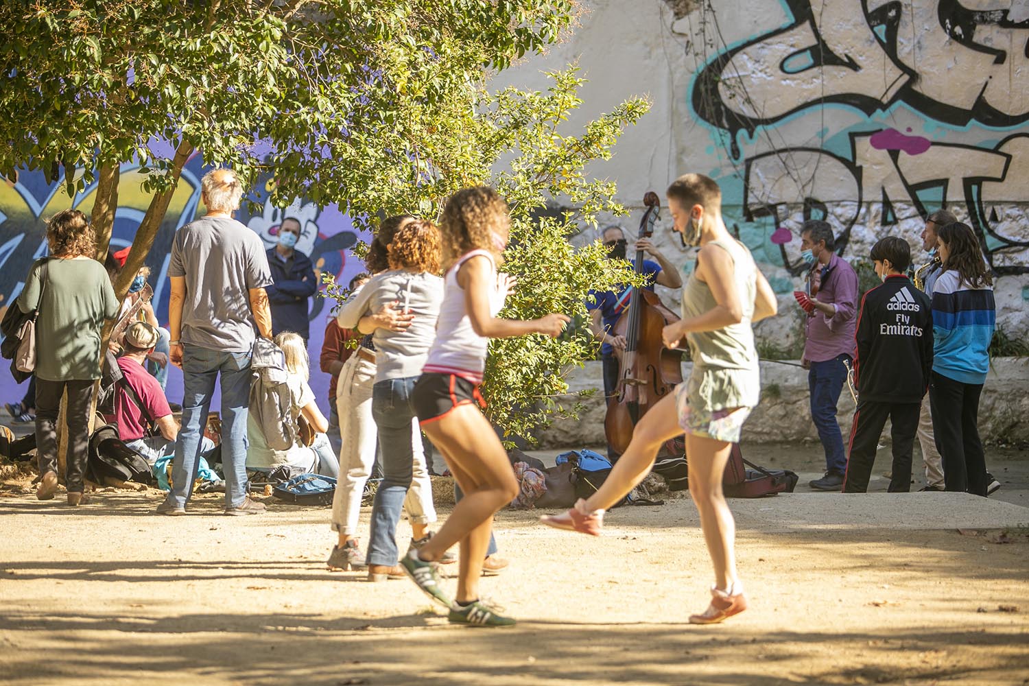 OTROS ESCENARIOS
ICULT
01-11-2020

GRUPO DE MUSICOS TOCAN EN FONT DEN FARGUES

FOTO MARTI FRADERA