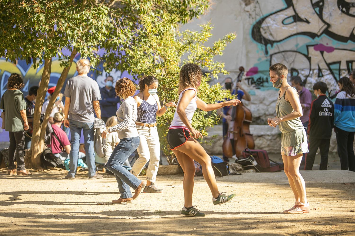 OTROS ESCENARIOS
ICULT
01-11-2020

GRUPO DE MUSICOS TOCAN EN FONT DEN FARGUES

FOTO MARTI FRADERA