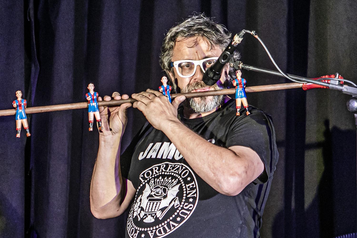 ICULT
OTROS ESCENARIOS POSIBLES
19-12-2020

ACTUACION ORQUESTA REUSONICA TRIO EN EL CENTRE CIVIC TEIXONERA EN BARCELONA
CICLO BARCELONA DISTRICTE CULTURAL

Rocco Papía: Guitarra de 7 cuerdas, "Cuerdas ReuSónicas", voz
Xavi Lozano: "Vientos ReuSónicos" y tradicionales, voz
Antonio Sánchez Barranco: "Percusiones ReuSónicas" y tradicionales, voz

FOTO MARTI FRADERA