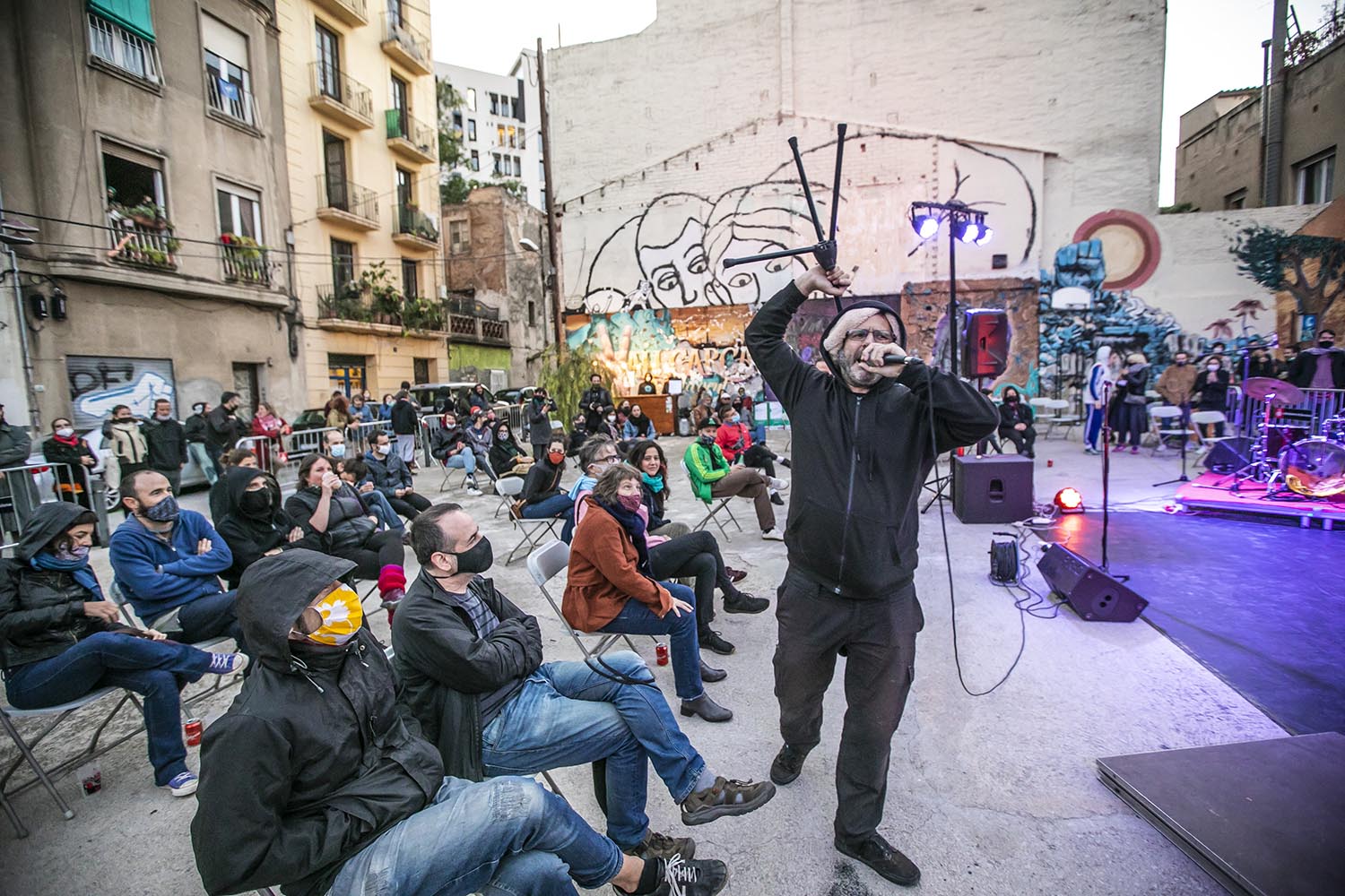 OTROS ESCENARIOS ICULT
03-10-2020
THE EXPLORING FEST : HAPPENING DE POESIA , MUSICA Y DANZA EN UN SOLAR DE VALLCARCA
CARRER FARIGOLA 14 BARCELONA
FOTO MARTI FRADERA