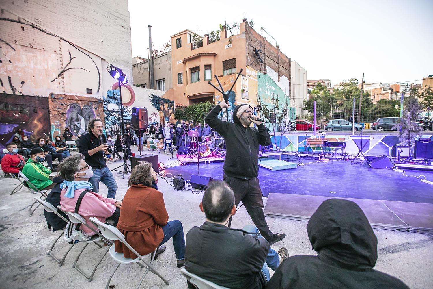 OTROS ESCENARIOS ICULT
03-10-2020
THE EXPLORING FEST : HAPPENING DE POESIA , MUSICA Y DANZA EN UN SOLAR DE VALLCARCA
CARRER FARIGOLA 14 BARCELONA
FOTO MARTI FRADERA