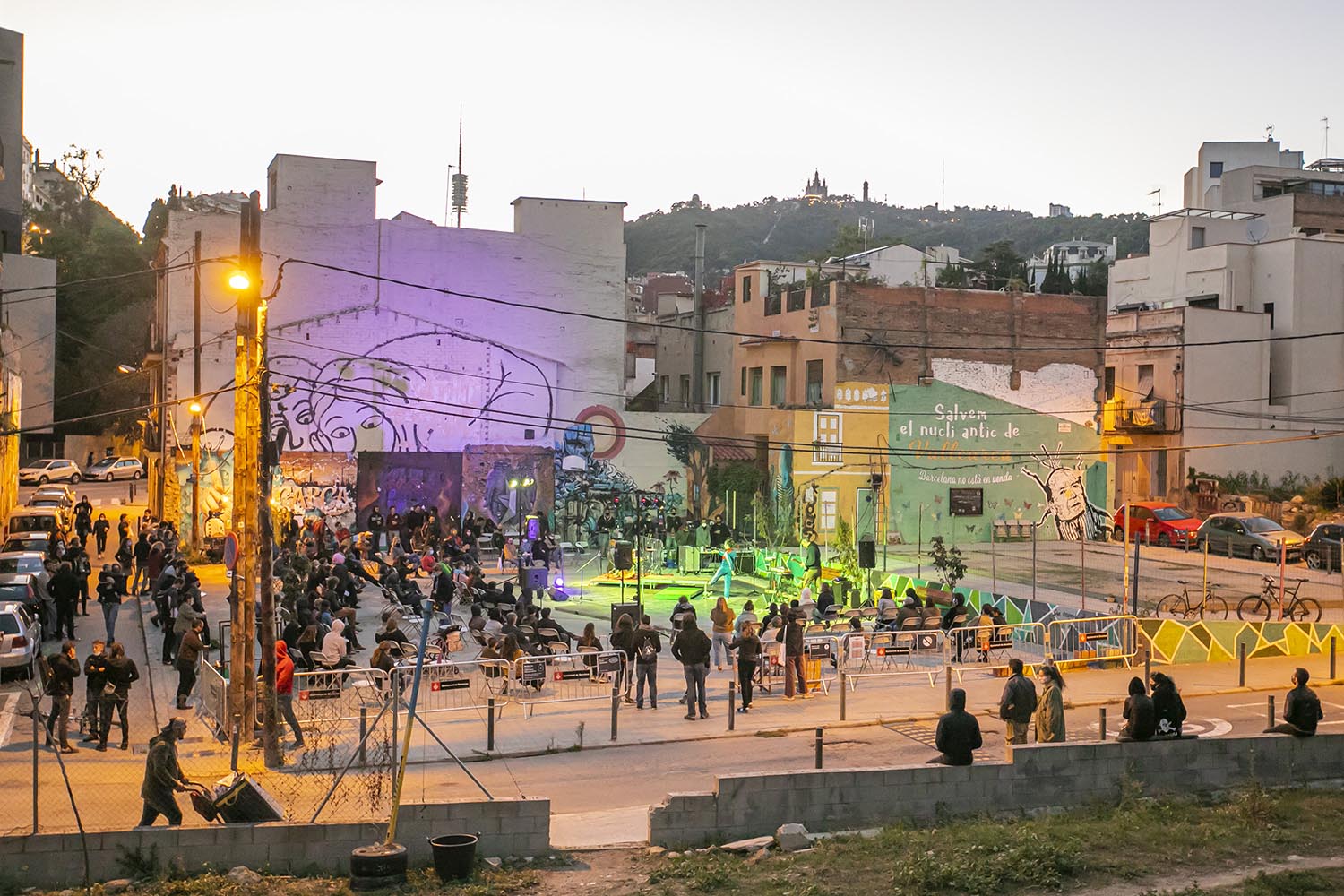 OTROS ESCENARIOS ICULT
03-10-2020
THE EXPLORING FEST : HAPPENING DE POESIA , MUSICA Y DANZA EN UN SOLAR DE VALLCARCA
CARRER FARIGOLA 14 BARCELONA
FOTO MARTI FRADERA