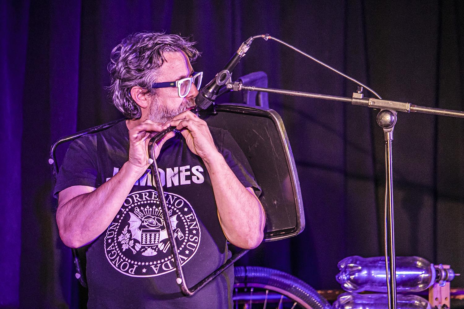 ICULTOTROS ESCENARIOS POSIBLES19-12-2020ACTUACION ORQUESTA REUSONICA TRIO EN EL CENTRE CIVIC TEIXONERA EN BARCELONACICLO BARCELONA DISTRICTE CULTURALRocco Papía: Guitarra de 7 cuerdas, "Cuerdas ReuSónicas", vozXavi Lozano: "Vientos ReuSónicos" y tradicionales, vozAntonio Sánchez Barranco: "Percusiones ReuSónicas" y tradicionales, vozFOTO MARTI FRADERA