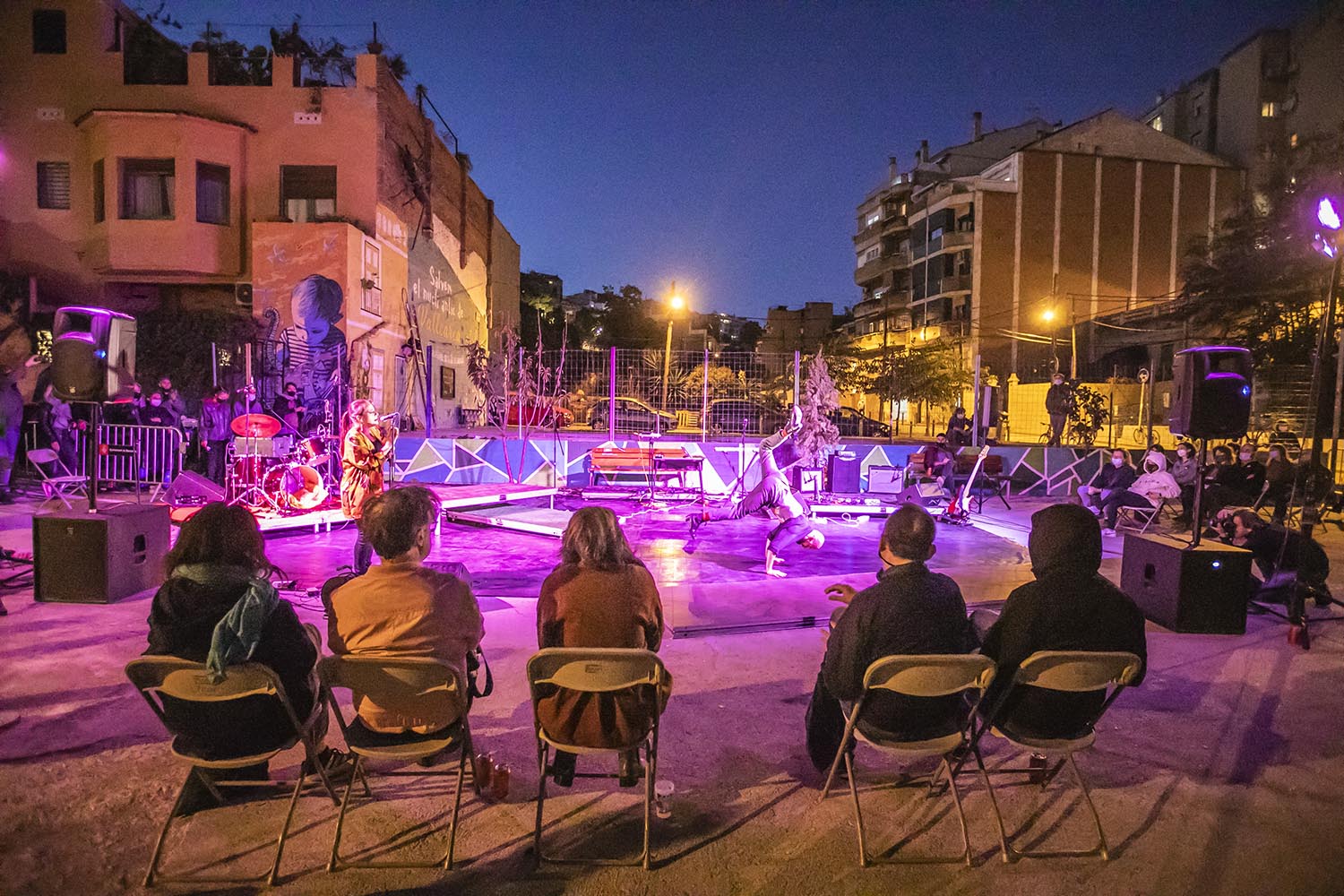 OTROS ESCENARIOS ICULT
03-10-2020
THE EXPLORING FEST : HAPPENING DE POESIA , MUSICA Y DANZA EN UN SOLAR DE VALLCARCA
CARRER FARIGOLA 14 BARCELONA
FOTO MARTI FRADERA