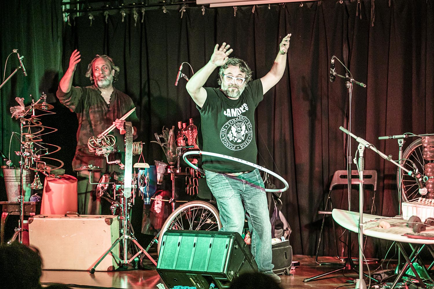 ICULTOTROS ESCENARIOS POSIBLES19-12-2020ACTUACION ORQUESTA REUSONICA TRIO EN EL CENTRE CIVIC TEIXONERA EN BARCELONACICLO BARCELONA DISTRICTE CULTURALRocco Papía: Guitarra de 7 cuerdas, "Cuerdas ReuSónicas", vozXavi Lozano: "Vientos ReuSónicos" y tradicionales, vozAntonio Sánchez Barranco: "Percusiones ReuSónicas" y tradicionales, vozFOTO MARTI FRADERA