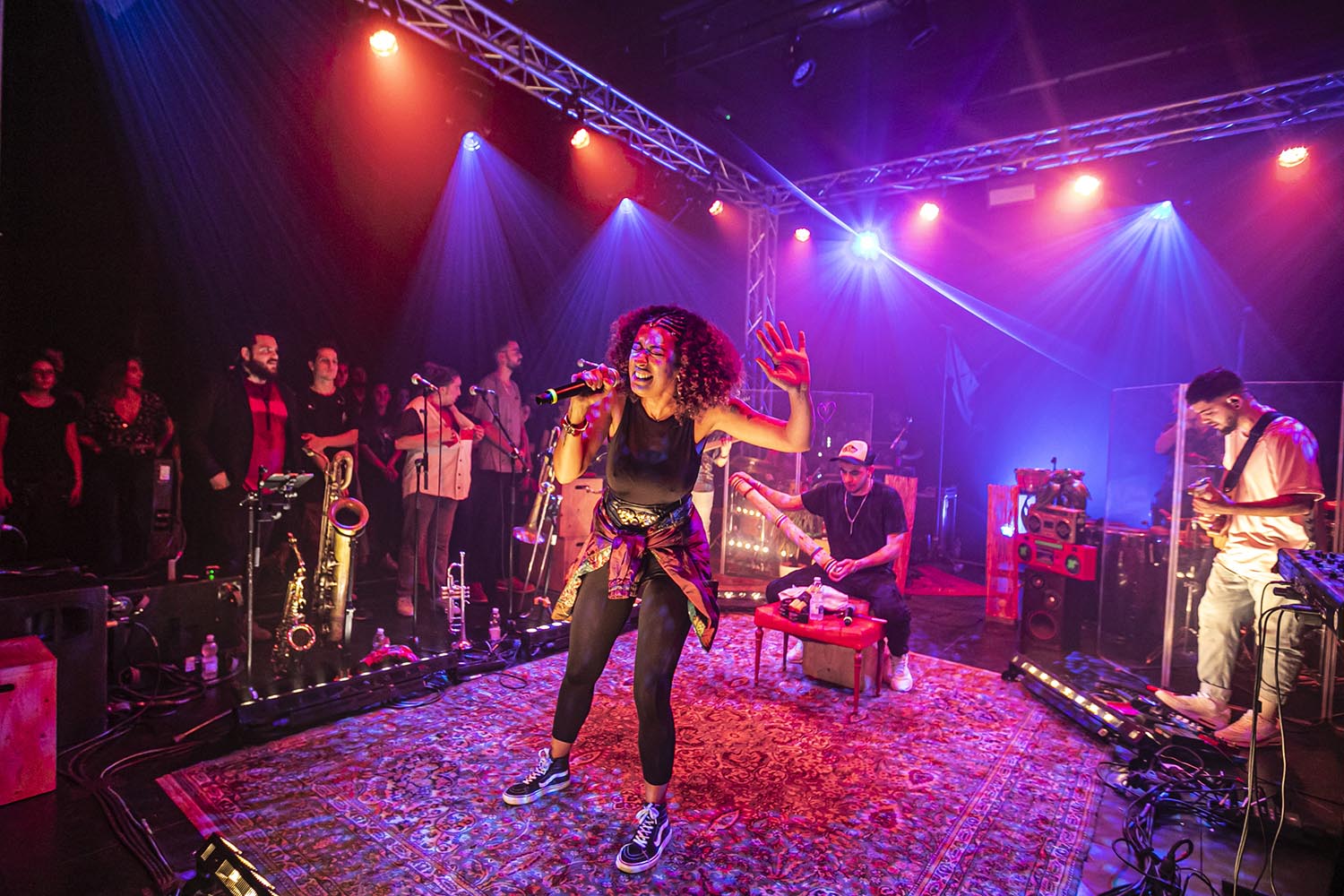 OTROS ESCENARIOS POSIBLES
29-11-2019

LA SENYORA TOMASA SEÑORA TOMASSA
LA LLEIALTAT SANSENCA

FOTO MARTI FRADERA