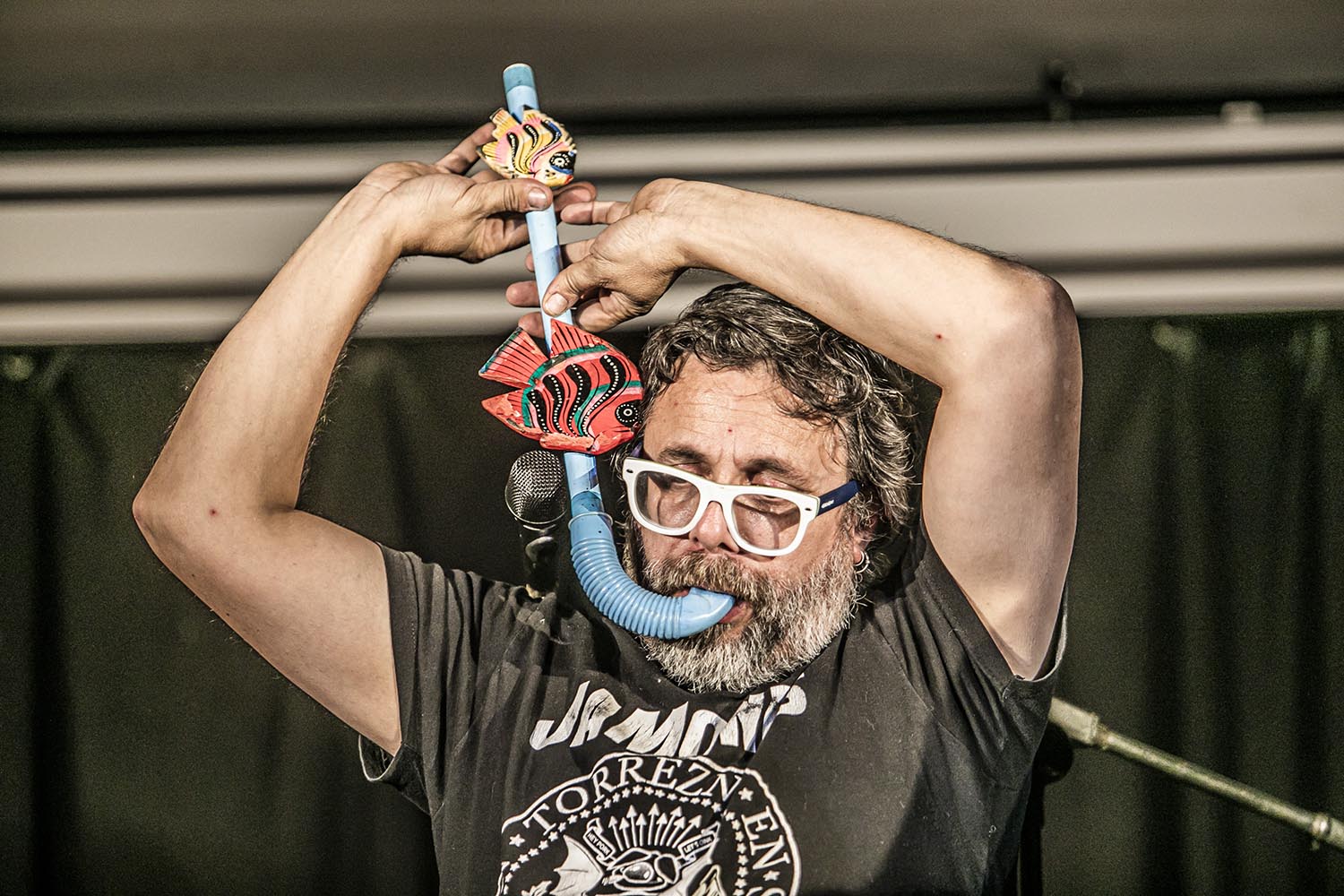 ICULTOTROS ESCENARIOS POSIBLES19-12-2020ACTUACION ORQUESTA REUSONICA TRIO EN EL CENTRE CIVIC TEIXONERA EN BARCELONACICLO BARCELONA DISTRICTE CULTURALRocco Papía: Guitarra de 7 cuerdas, "Cuerdas ReuSónicas", vozXavi Lozano: "Vientos ReuSónicos" y tradicionales, vozAntonio Sánchez Barranco: "Percusiones ReuSónicas" y tradicionales, vozFOTO MARTI FRADERA