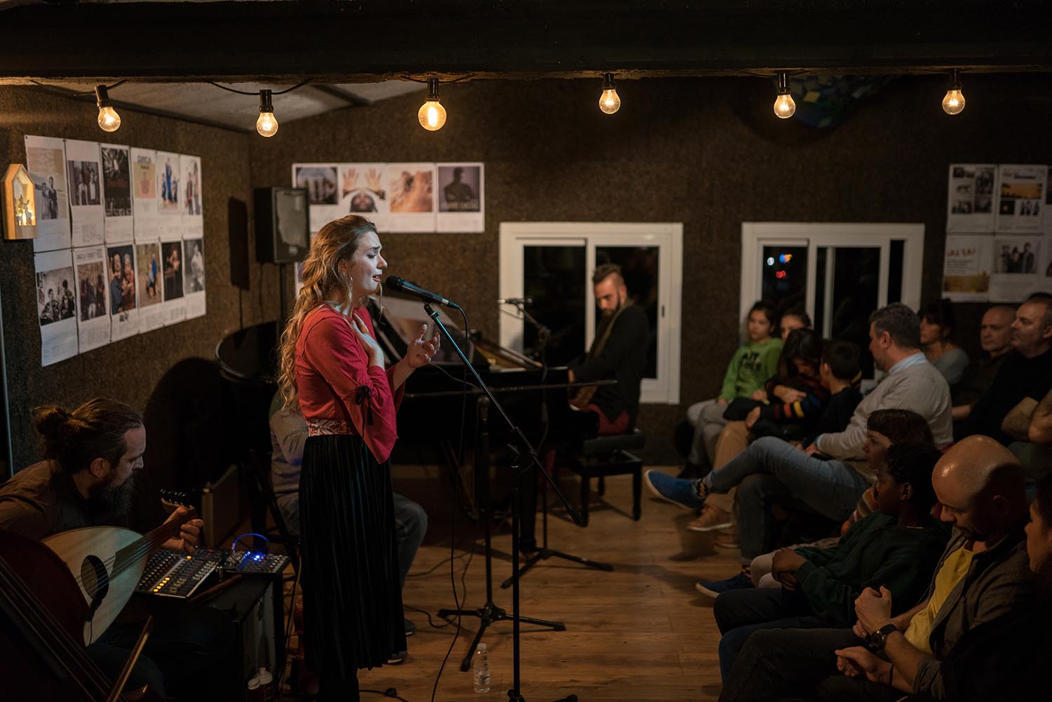 Barcelona 25/01/2020. Actuación del grupo Ombra Music en una casa particular de Les Planes. FOTÓGRAFO SERGI CONESA