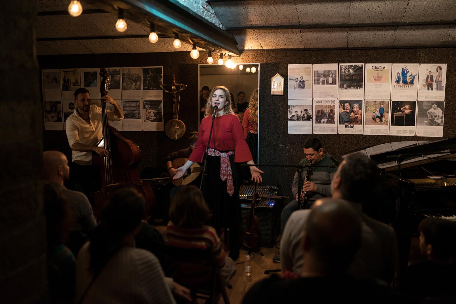 Barcelona 25/01/2020. Actuación del grupo Ombra Music en una casa particular de Les Planes. FOTÓGRAFO SERGI CONESA