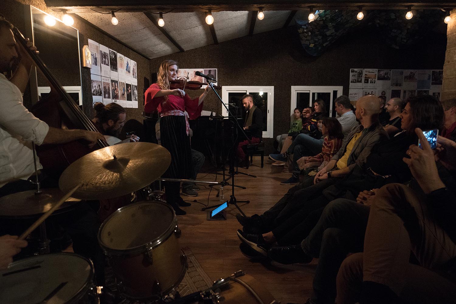 Barcelona 25/01/2020. Actuación del grupo Ombra Music en una casa particular de Les Planes. FOTÓGRAFO SERGI CONESA