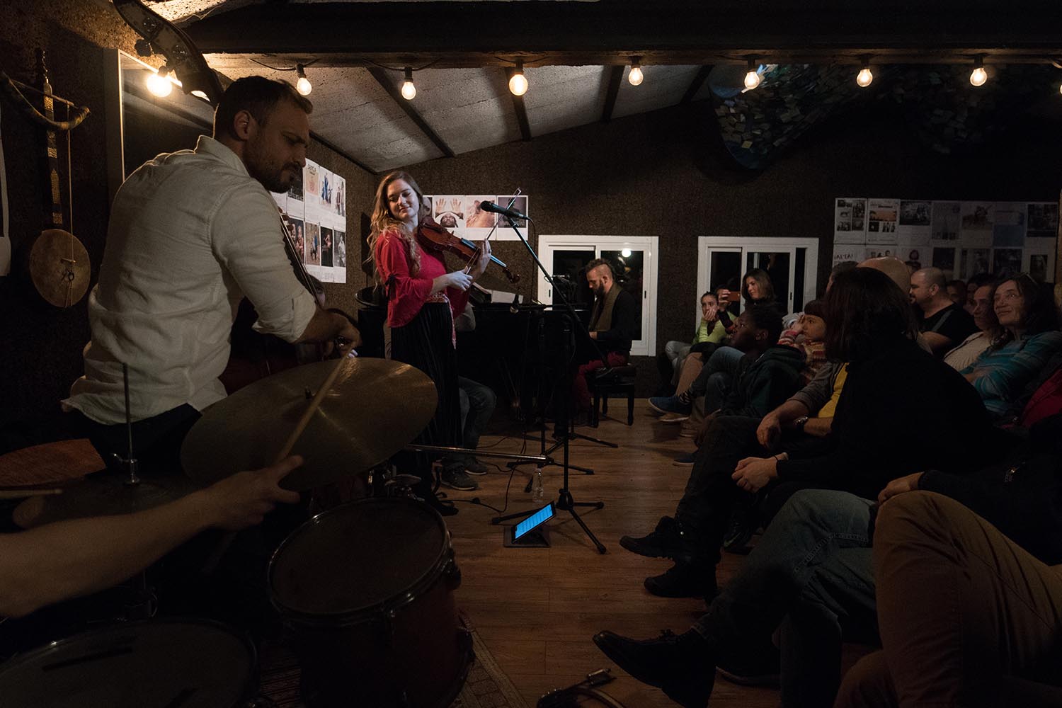 Barcelona 25/01/2020. Actuación del grupo Ombra Music en una casa particular de Les Planes. FOTÓGRAFO SERGI CONESA