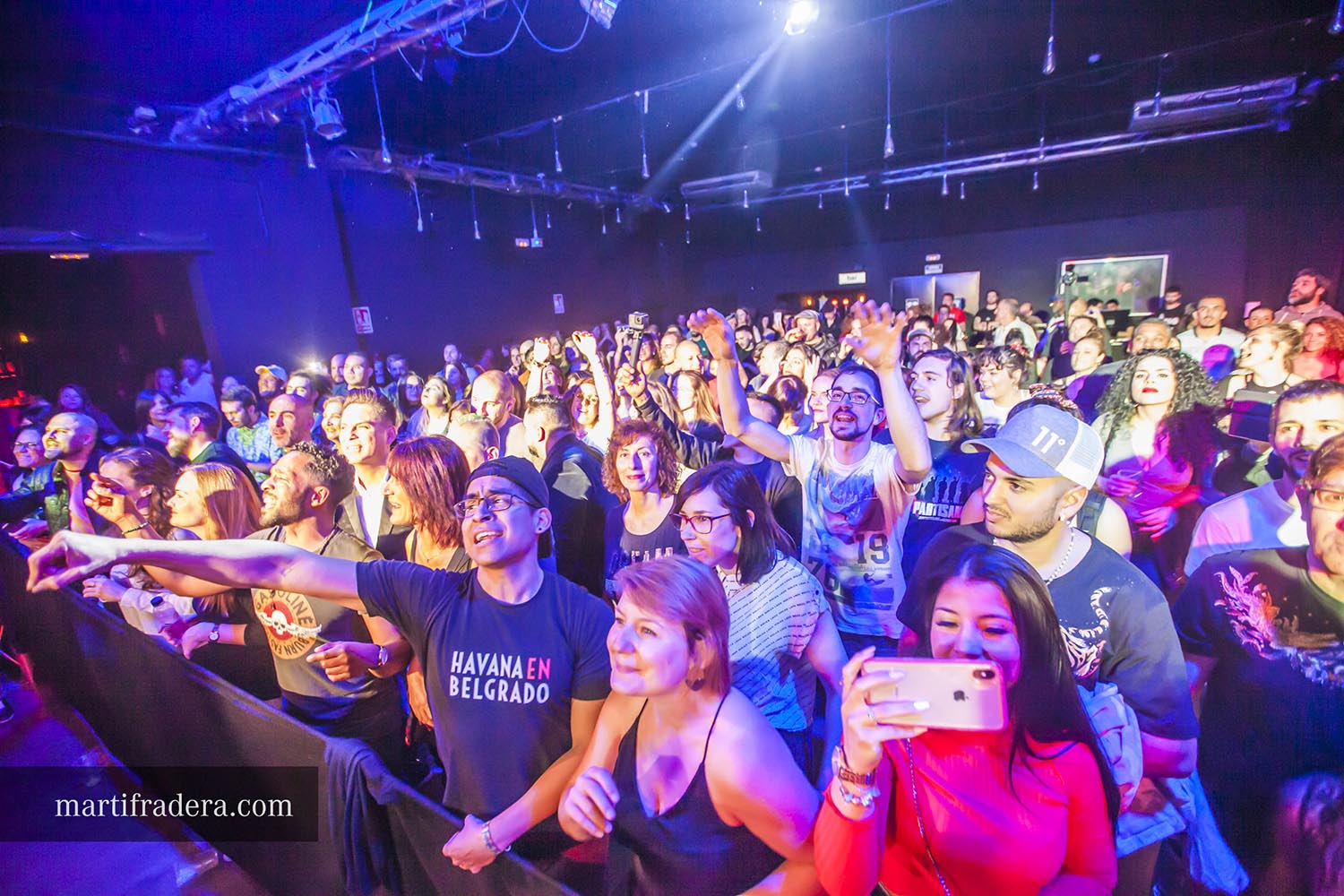 ICULT - OTROS ESCENARIOS POSIBLES
31-03-2019

CONCIERTO DE GRUPOS CUBANOS COMPOTA DE MANANA Y ANGEL YOS EN LA SALA LA NAU EN POBLENOU BARCELONA

FOTO:

MARTI FRADERA BOHERA
FOTOGRAF
+34 658 500 306
martifradera@gmail.com
www.noupunt.com
www.martifradera.com
Instagram @martifraderabohera