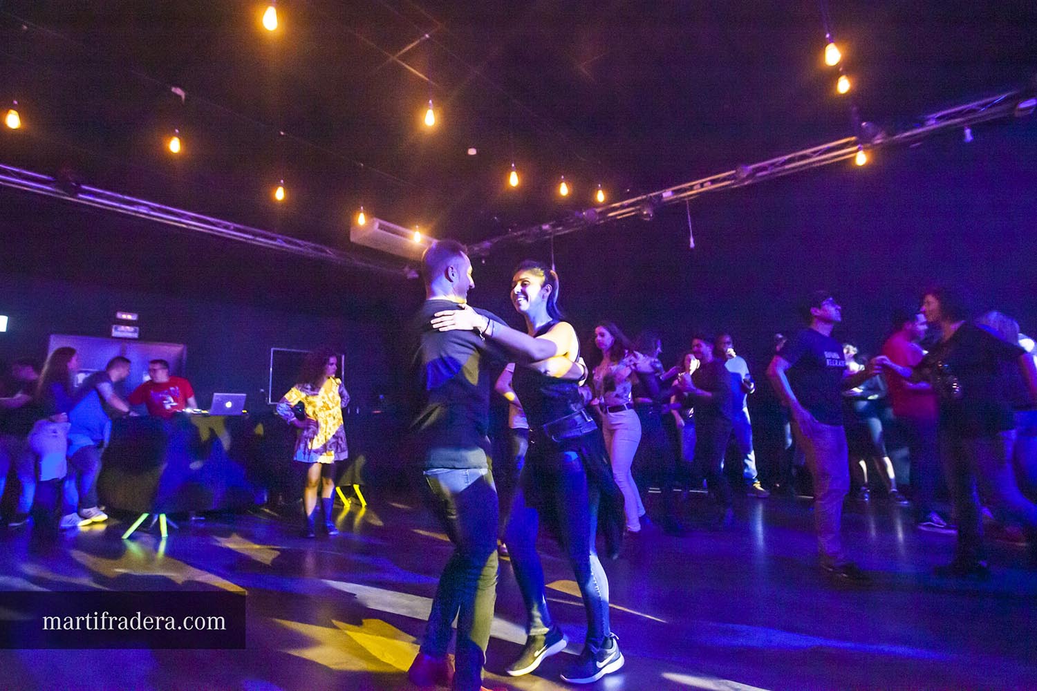 ICULT - OTROS ESCENARIOS POSIBLES
31-03-2019

CONCIERTO DE GRUPOS CUBANOS COMPOTA DE MANANA Y ANGEL YOS EN LA SALA LA NAU EN POBLENOU BARCELONA

FOTO:

MARTI FRADERA BOHERA
FOTOGRAF
+34 658 500 306
martifradera@gmail.com
www.noupunt.com
www.martifradera.com
Instagram @martifraderabohera