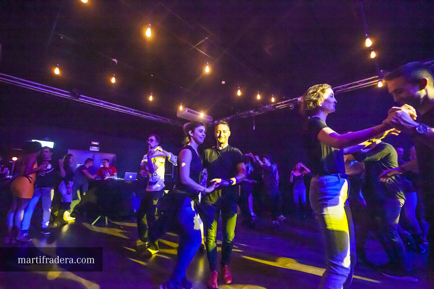 ICULT - OTROS ESCENARIOS POSIBLES
31-03-2019

CONCIERTO DE GRUPOS CUBANOS COMPOTA DE MANANA Y ANGEL YOS EN LA SALA LA NAU EN POBLENOU BARCELONA

FOTO:

MARTI FRADERA BOHERA
FOTOGRAF
+34 658 500 306
martifradera@gmail.com
www.noupunt.com
www.martifradera.com
Instagram @martifraderabohera