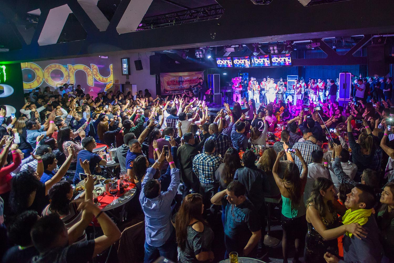 ICULTAMBIENTE EN EL CONCIERTO ORQUESTA ZAPEROKO al Up & Down.Per la secció Otros Escenarios. FOTO MARTI FRADERA