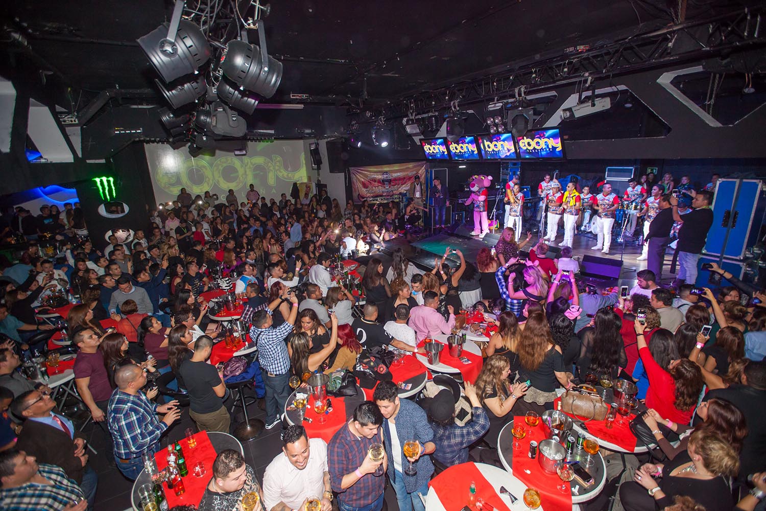 ICULTAMBIENTE EN EL CONCIERTO ORQUESTA ZAPEROKO al Up & Down.Per la secció Otros Escenarios. FOTO MARTI FRADERA