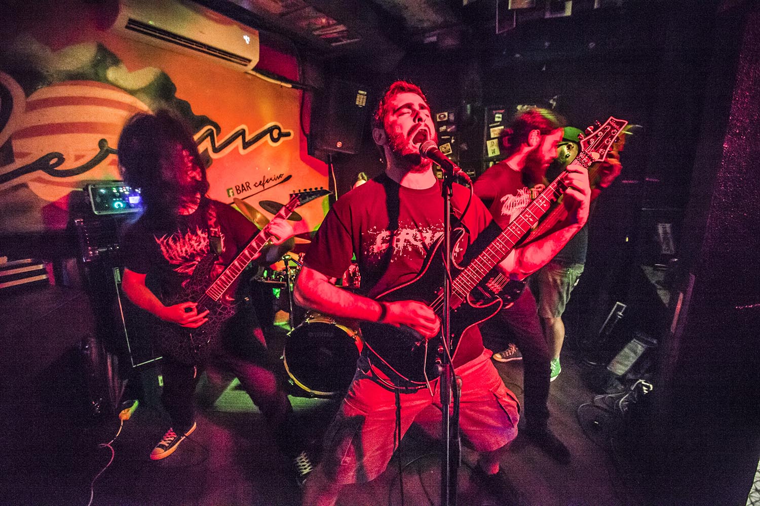 ICULT
OTROS ESCENARIOS POSIBLES
14-6-2019

CONCIERTO DE HEAVY METAL DEL GRUPO UNDERSAVE EN EL BAR CAFERINO EN EL POBLENOU DE BARCELONA

FOTO MARTI FRADERA