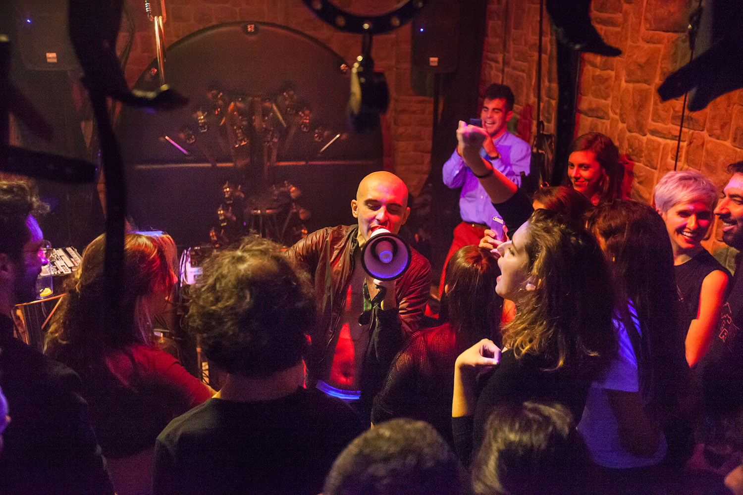 REPORTAJE ICULT
OTROS ESCENARIOS POSIBLES
CONCEIERTO GRUPO COAGUL Y OTROS ARTISTAS EN LA MAZMORRA DEL CLUB DE SADOMASOQUISMO DE SANT GERVASI - CLUB ROSAS
FOTO MARTI FRADERA