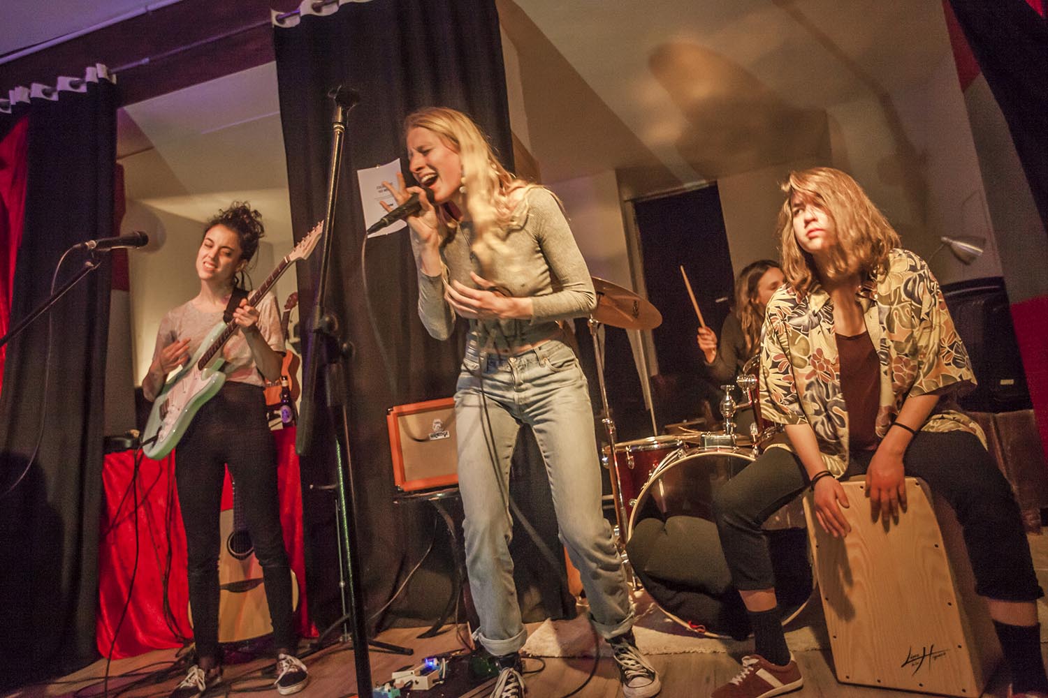 ICULTINUSUAL PROJECT EN CALLE PALOMA 5 EN EL RAVAL BARCELONAJAM SESSION EXCLUSIVA PARA MUJERESFOTO MARTI FRADERA