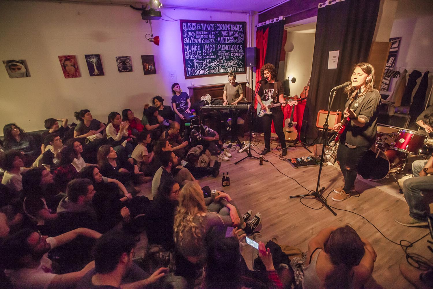 ICULTINUSUAL PROJECT EN CALLE PALOMA 5 EN EL RAVAL BARCELONAJAM SESSION EXCLUSIVA PARA MUJERESFOTO MARTI FRADERA