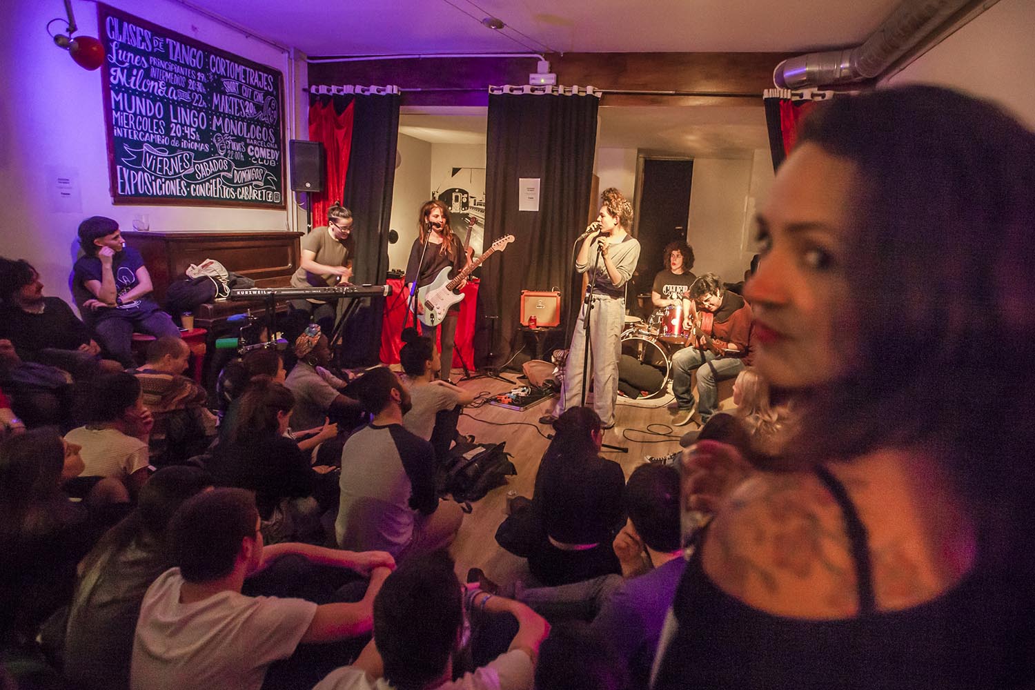 ICULTINUSUAL PROJECT EN CALLE PALOMA 5 EN EL RAVAL BARCELONAJAM SESSION EXCLUSIVA PARA MUJERESFOTO MARTI FRADERA