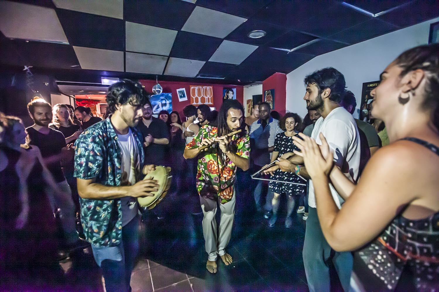 ICULT OTROS ESCENARIOS POSIBLES
16-05-2019
ACTUACION GRUPO DE FORRO BRASILEÑO CABRA XAXADO EN EL BAR LA MACETA EN GRACIA BARCELONA
FOTO MARTI FRADERA